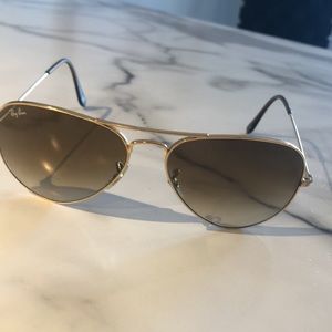 Ray-Ban
RB3025 Aviator Gradient